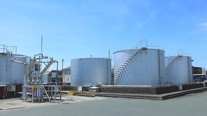 荒木石油グループの燃料タンク群