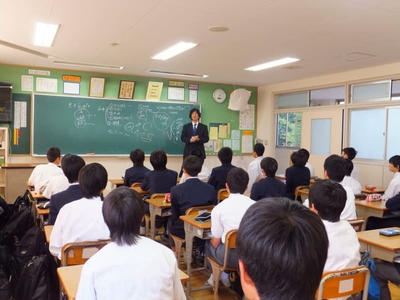 地域貢献活動|中学校外部講義