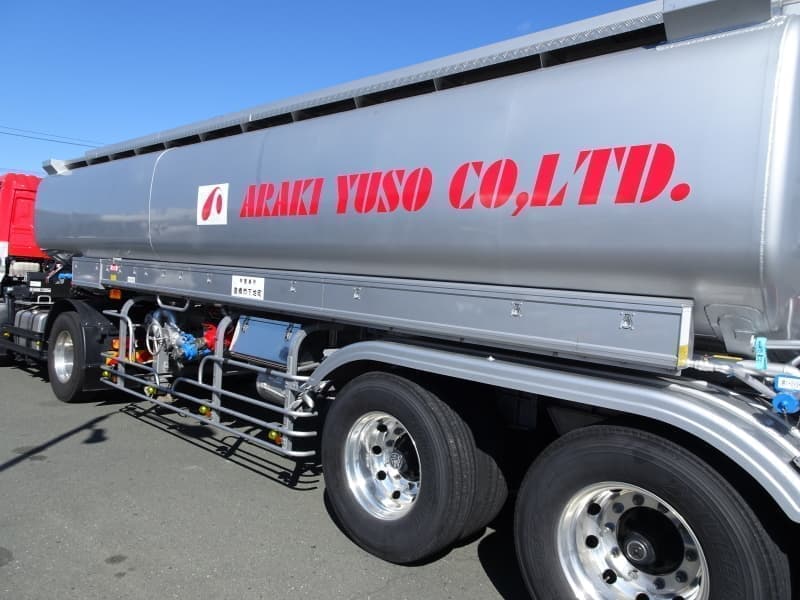 荒木油送のローリー